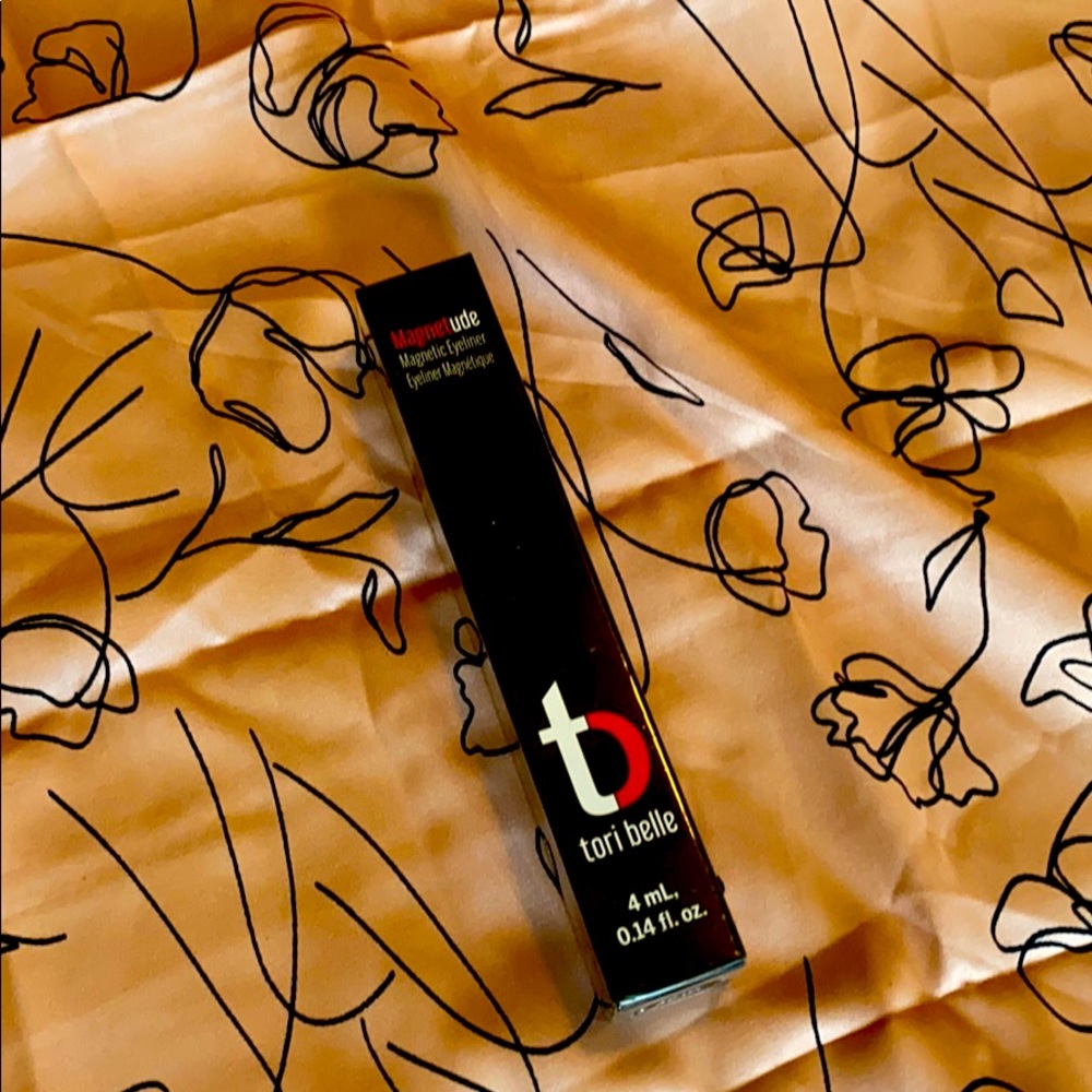 Tori Belle Magnetic Eyeliner